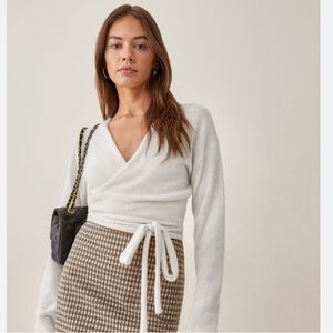 NWOT Reformation relaxed cashmere wrap in Gossamer